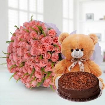 Chocolate cake. Pink Ros...